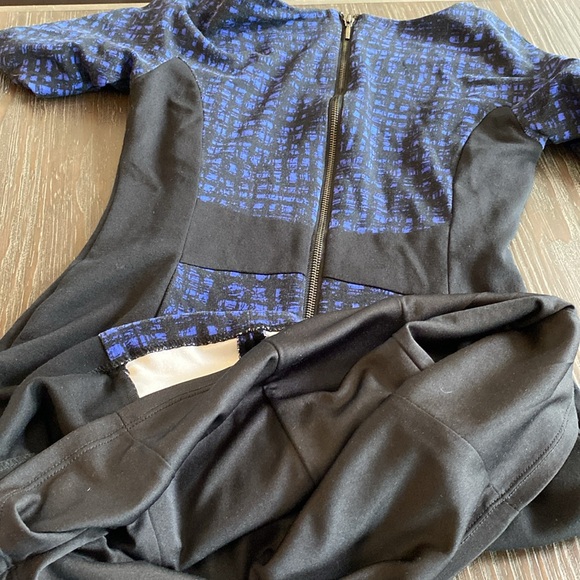 Ricki’s ladies block dress in size 4. Beautiful stretchy fabric. - Picture 6 of 9